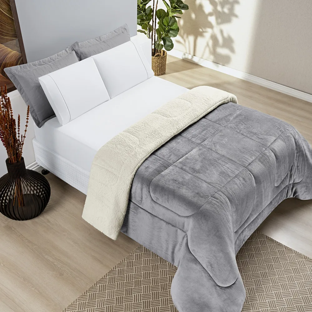Coberdrom Sherpa cinza Aspen estendido na cama